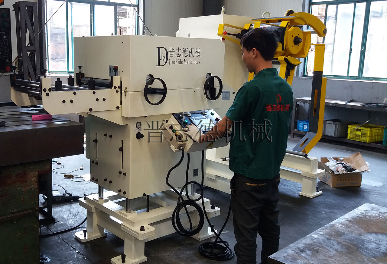 沖床送料機調(diào)試修理